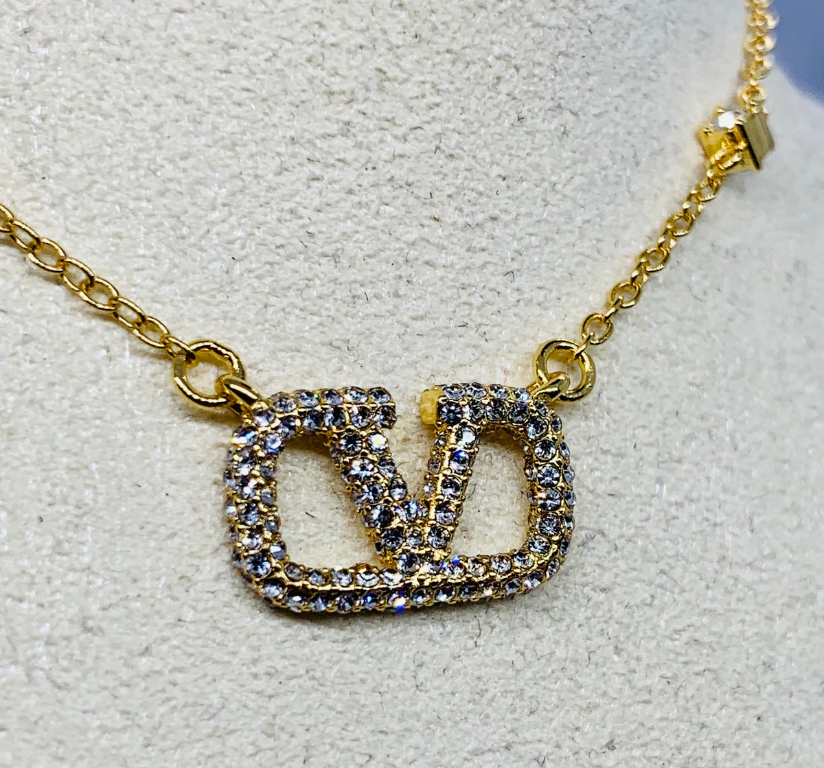 VALENTINO V Rhinestone & Pearl Trim Necklace - Pre owned