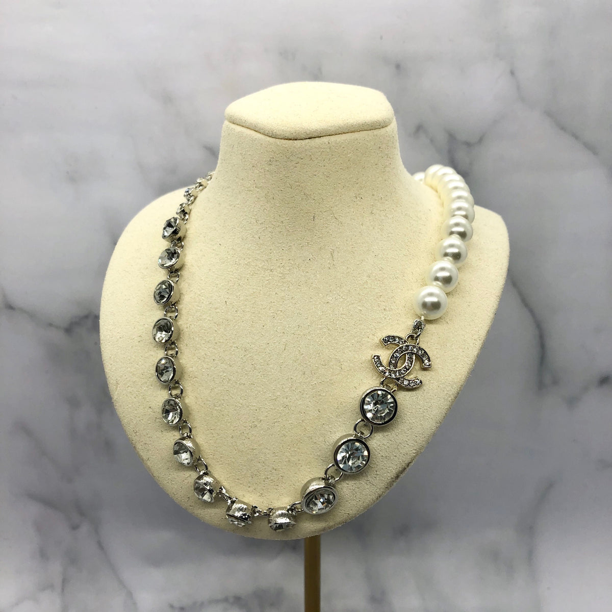 CHANEL CC Rhinestone & Pearl Necklace - Pre owned