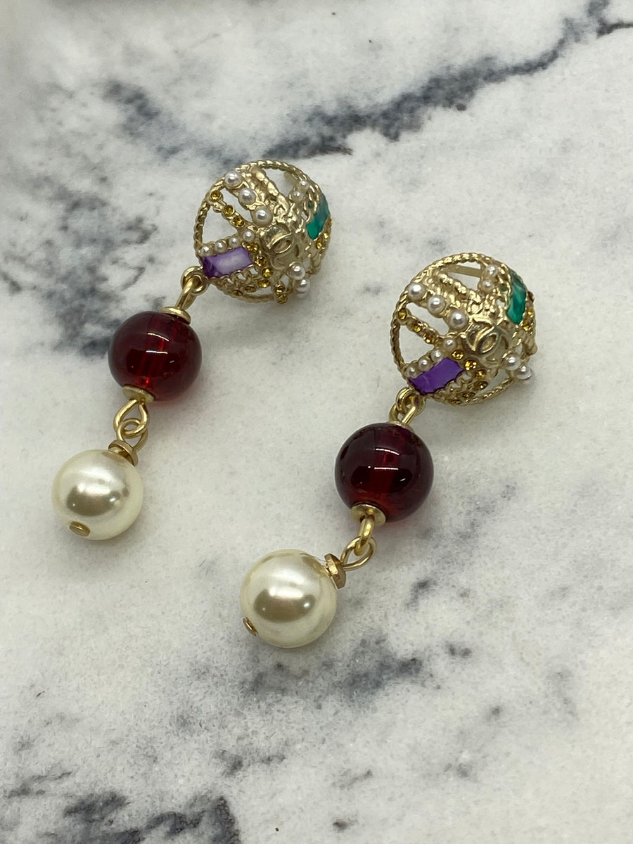 CHANEL CC Colorful Beaded Pendant Earrings - Pre owned