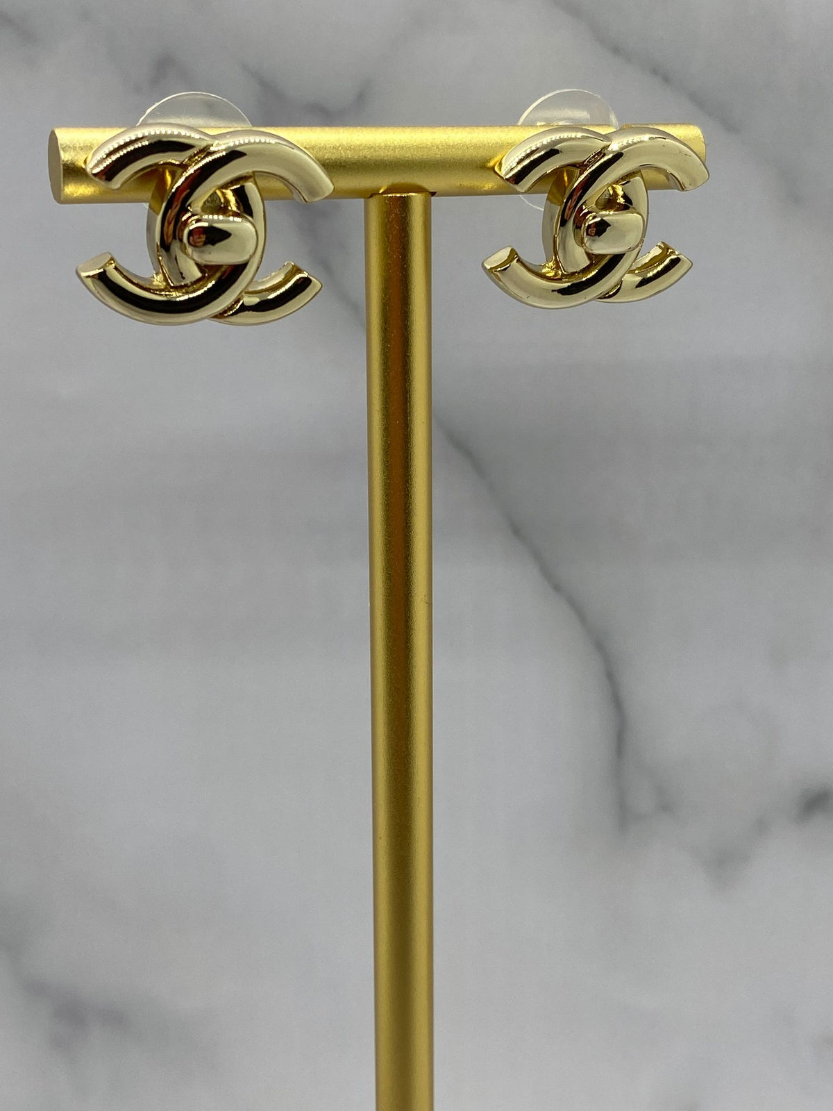 CHANEL CC Light Gold Turn Key Earrings - Pre owned