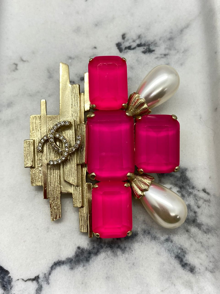 CHANEL Pink Stone & Pearl Brooch Pin - Pre owned