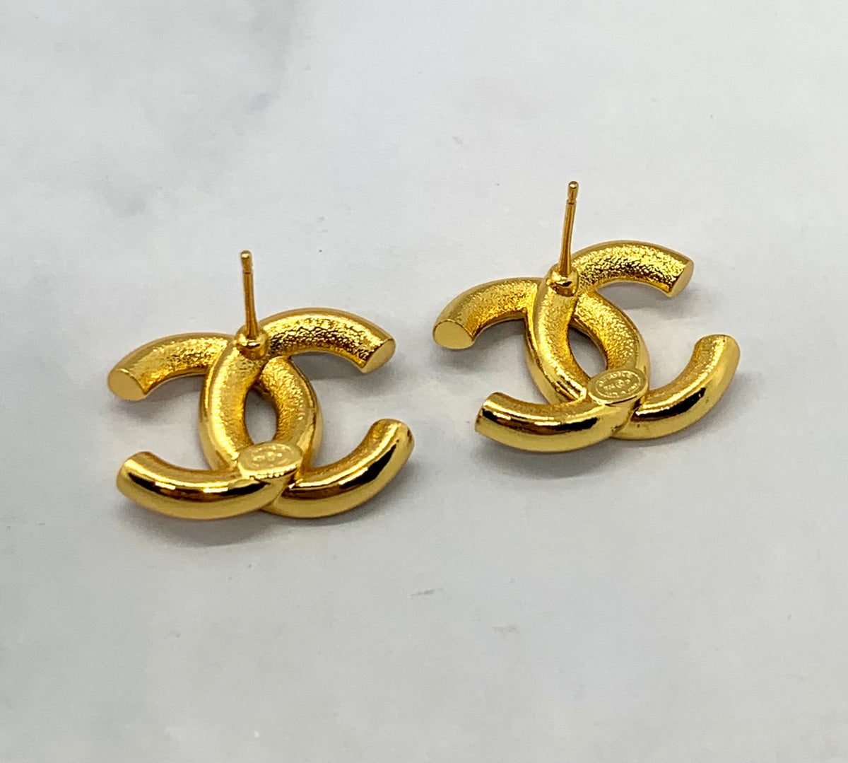 CHANEL CC Black & White Earrings - Pre owned