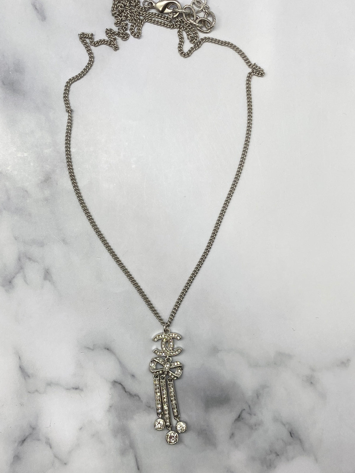 CHANEL CC 2018 Silver Tone Bow Rhinestone Necklace - Pre owned