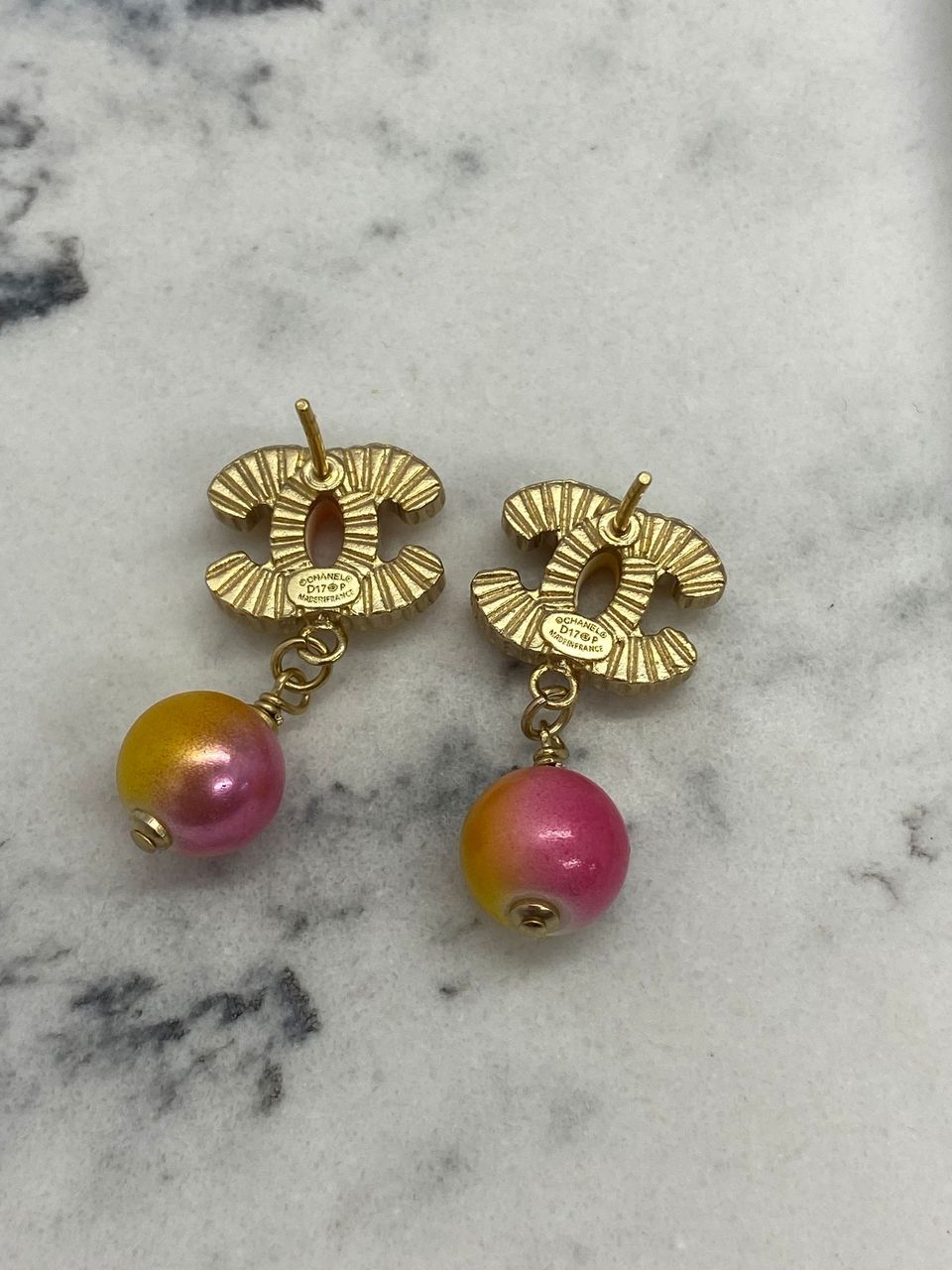 CHANEL CC 2017 Colorful Pearl Pendant Earrings - USED