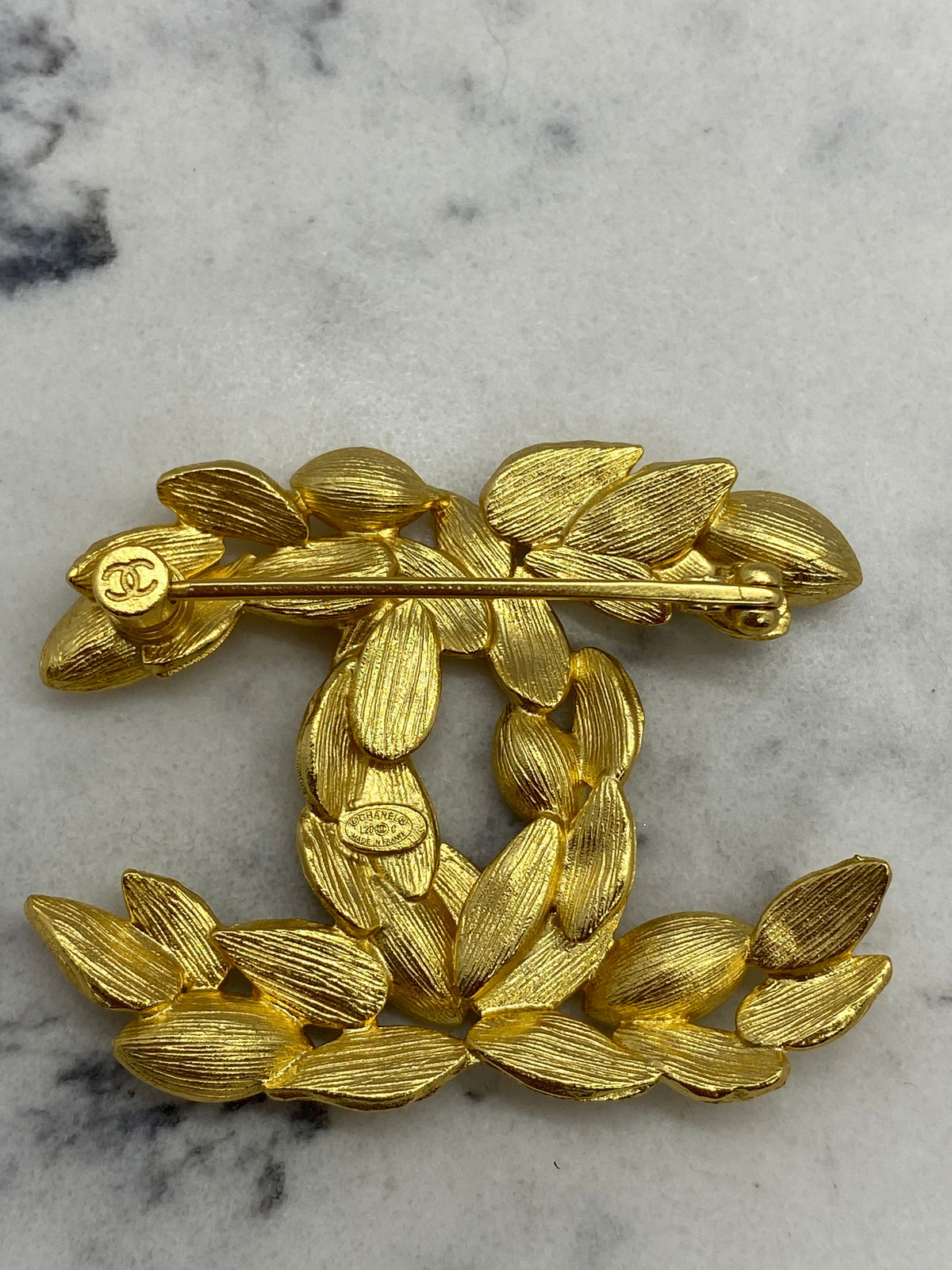 CHANEL CC Gold Leaf Rhinestone Brooch Pin - Pre owned