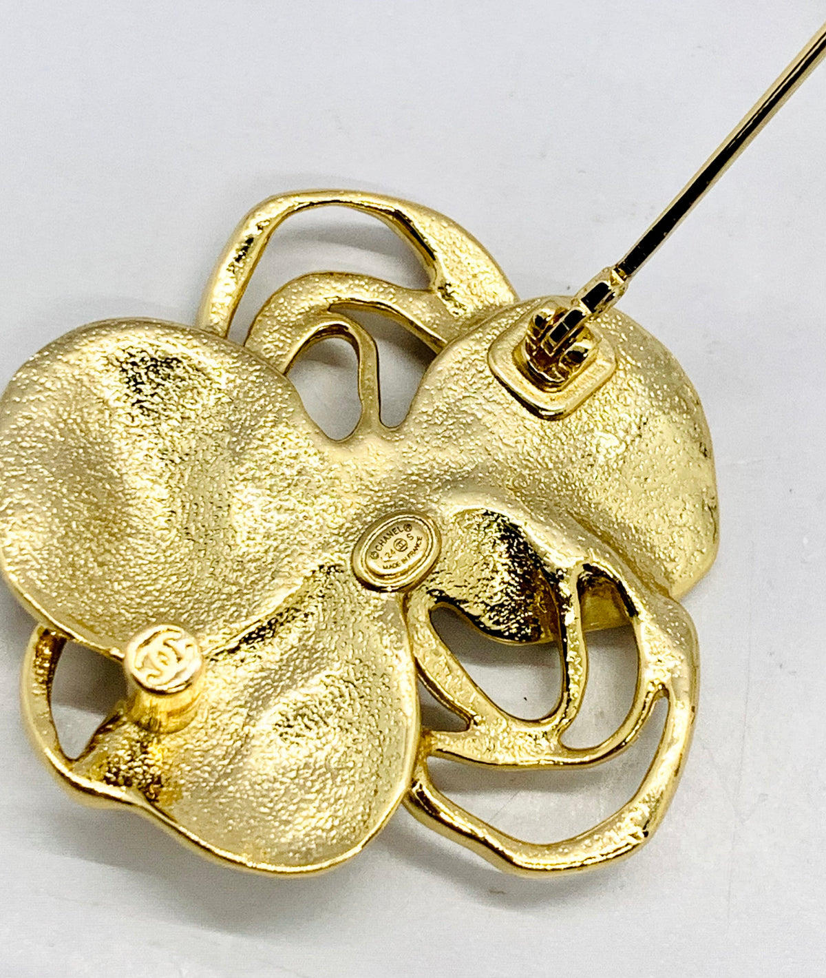 CHANEL CC Camelia Brooch Pin - Pre owned