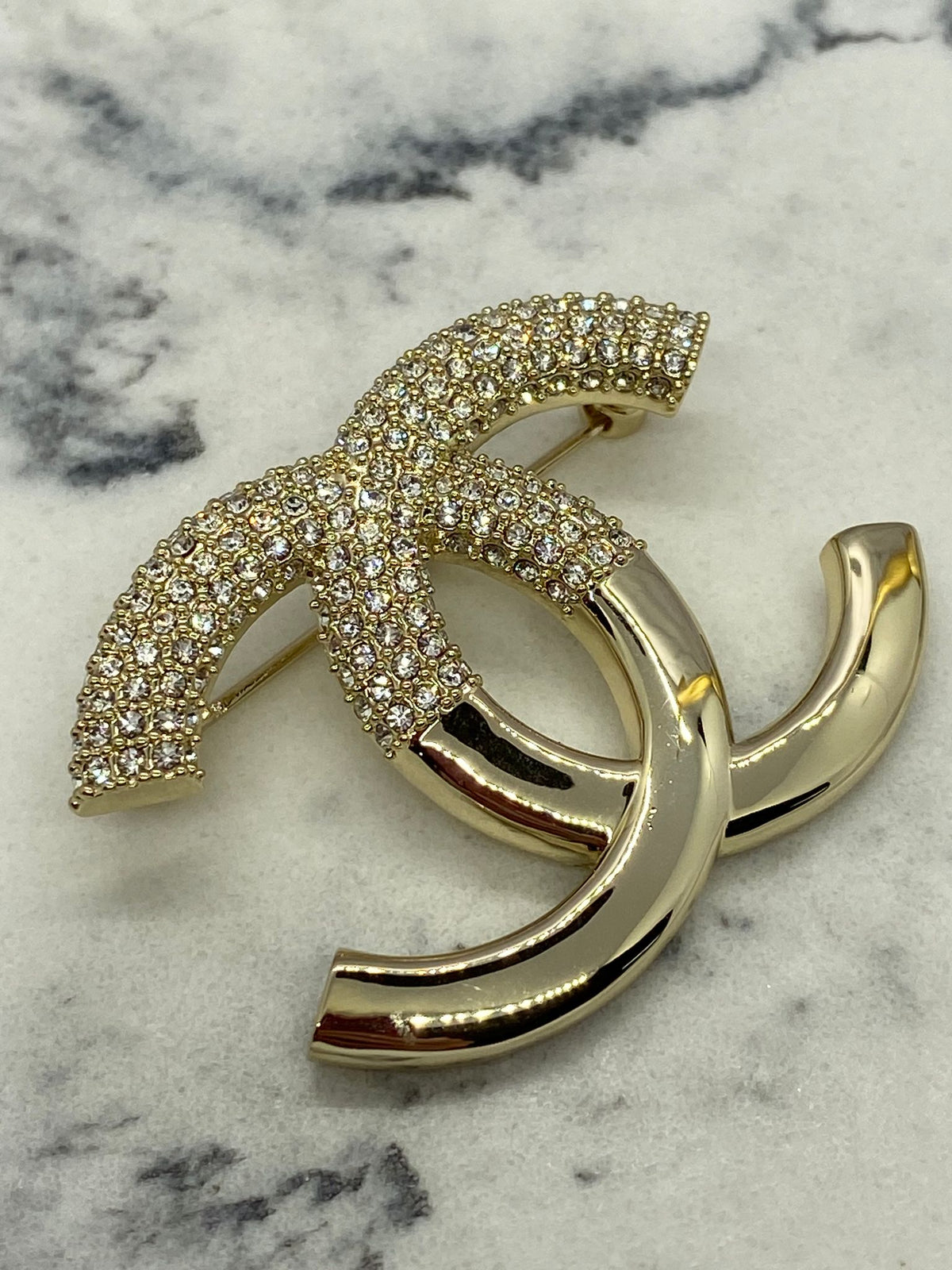 CHANEL CC Pale Gold Rhinestone Brooch Pin - Pre owned