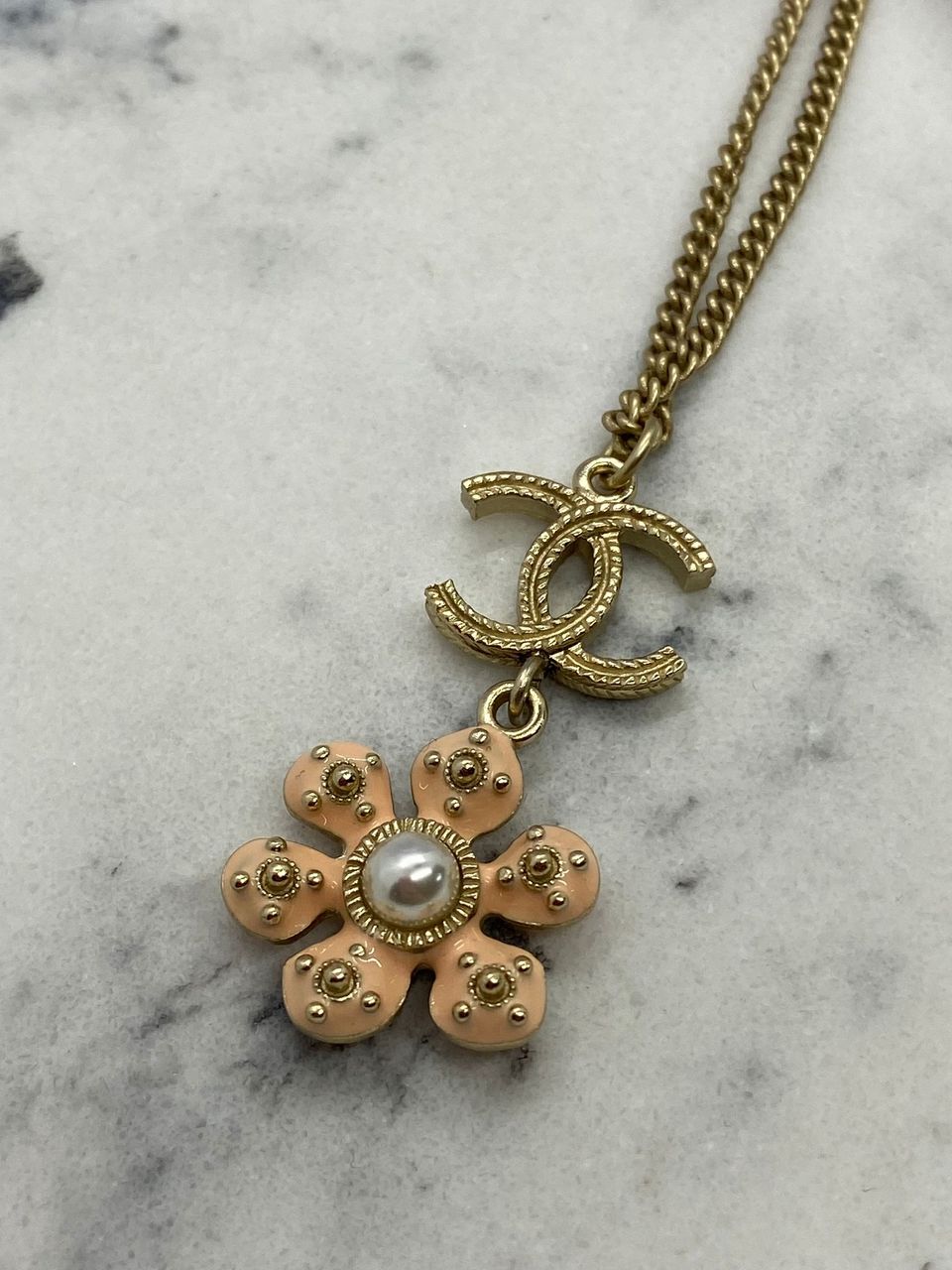 CHANEL CC 2018 Flower Pendant Charm Necklace - USED