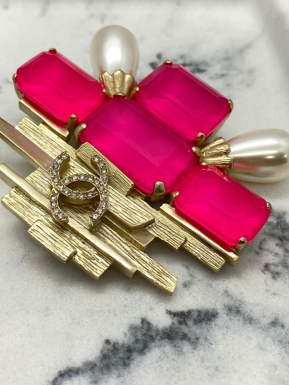 CHANEL Pink Stone & Pearl Brooch Pin - Pre owned