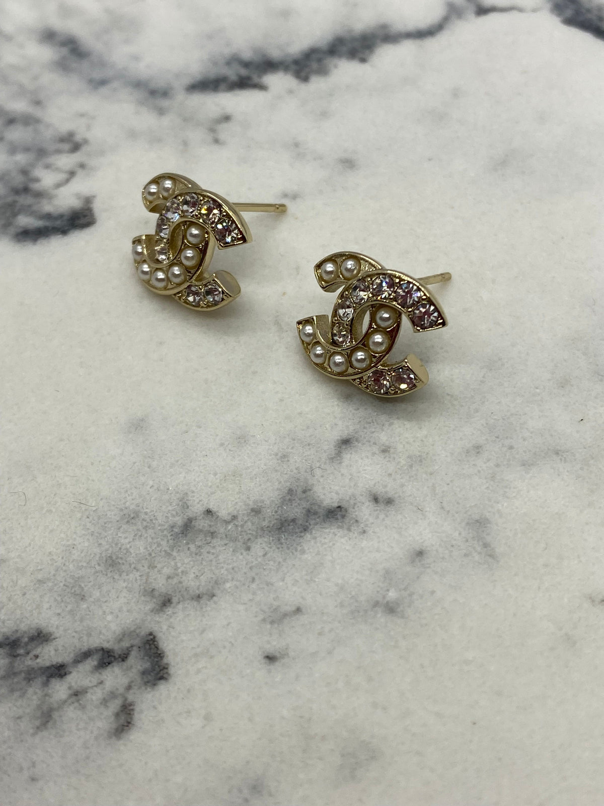 CHANEL CC Pale Gold Rhinestone Earrings - Pre owned