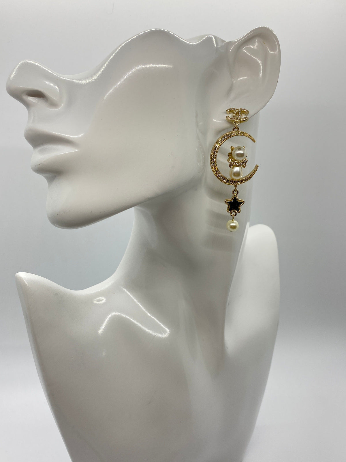 CHANEL CC Moon Pendant Earrings - Pre owned