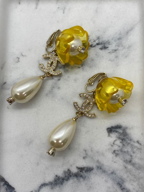 CHANEL CC Acrylic Flower Pearl Pendant Earrings - USED