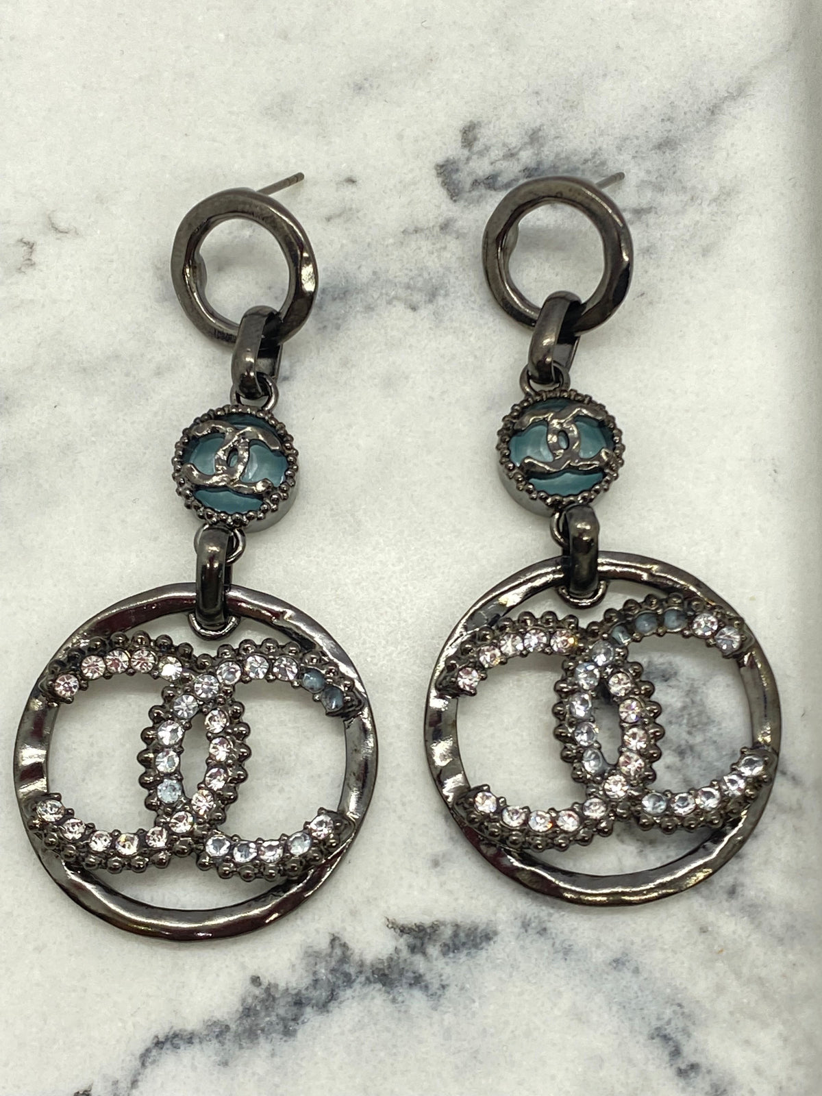 CHANEL CC 2019 Dark Blue Pendant Earrings - Pre owned