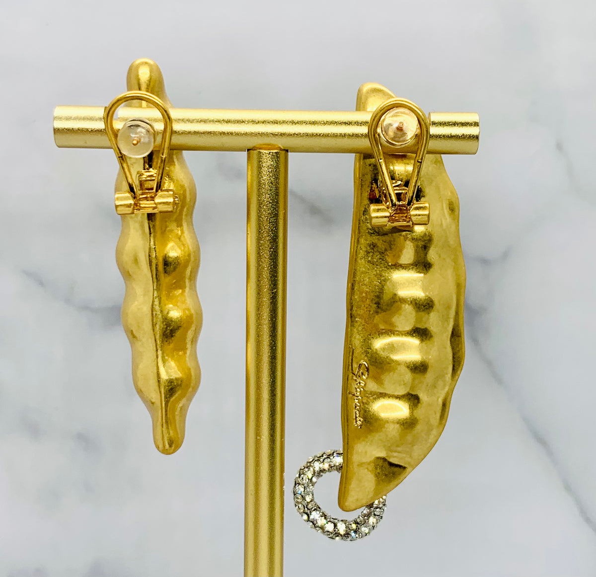 SCHIAPARELLI Statement Pearl Pea Pod Earrings - Pre owned