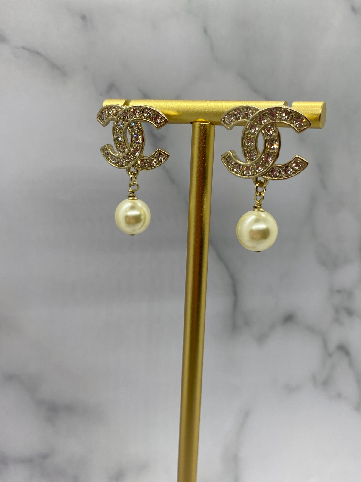 CHANEL CC Rhinestone Pearl Pendant Earrings - Pre owned
