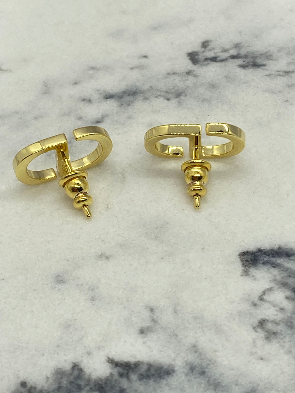 CHRISTIAN DIOR CD Gold Tone Small Earrings - Pre owned
