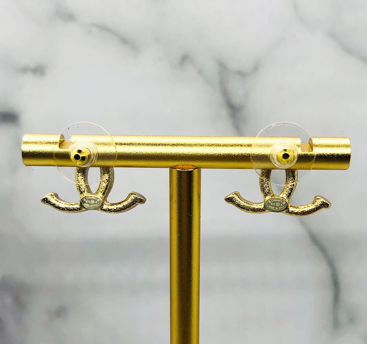 CHANEL CC Gold Tone Texture Earrings - Pre owned