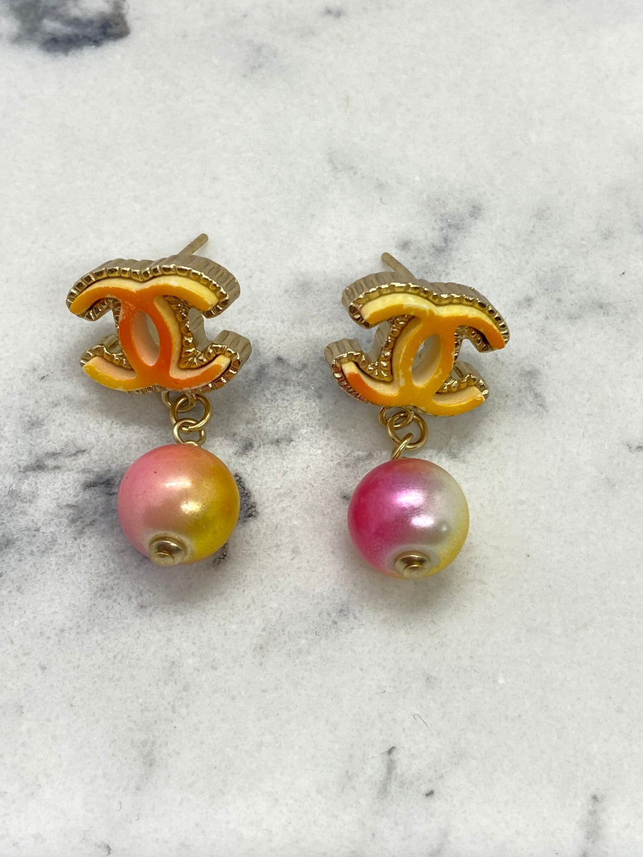 CHANEL CC 2017 Colorful Pearl Pendant Earrings - USED