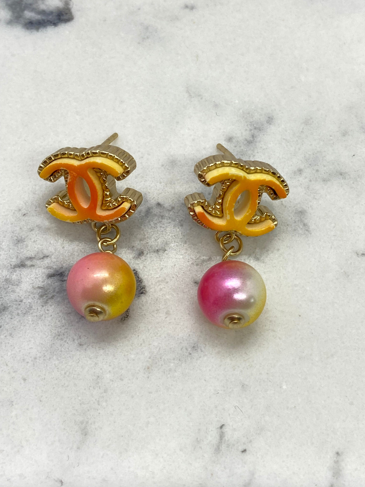 CHANEL CC 2017 Colorful Pearl Pendant Earrings - USED