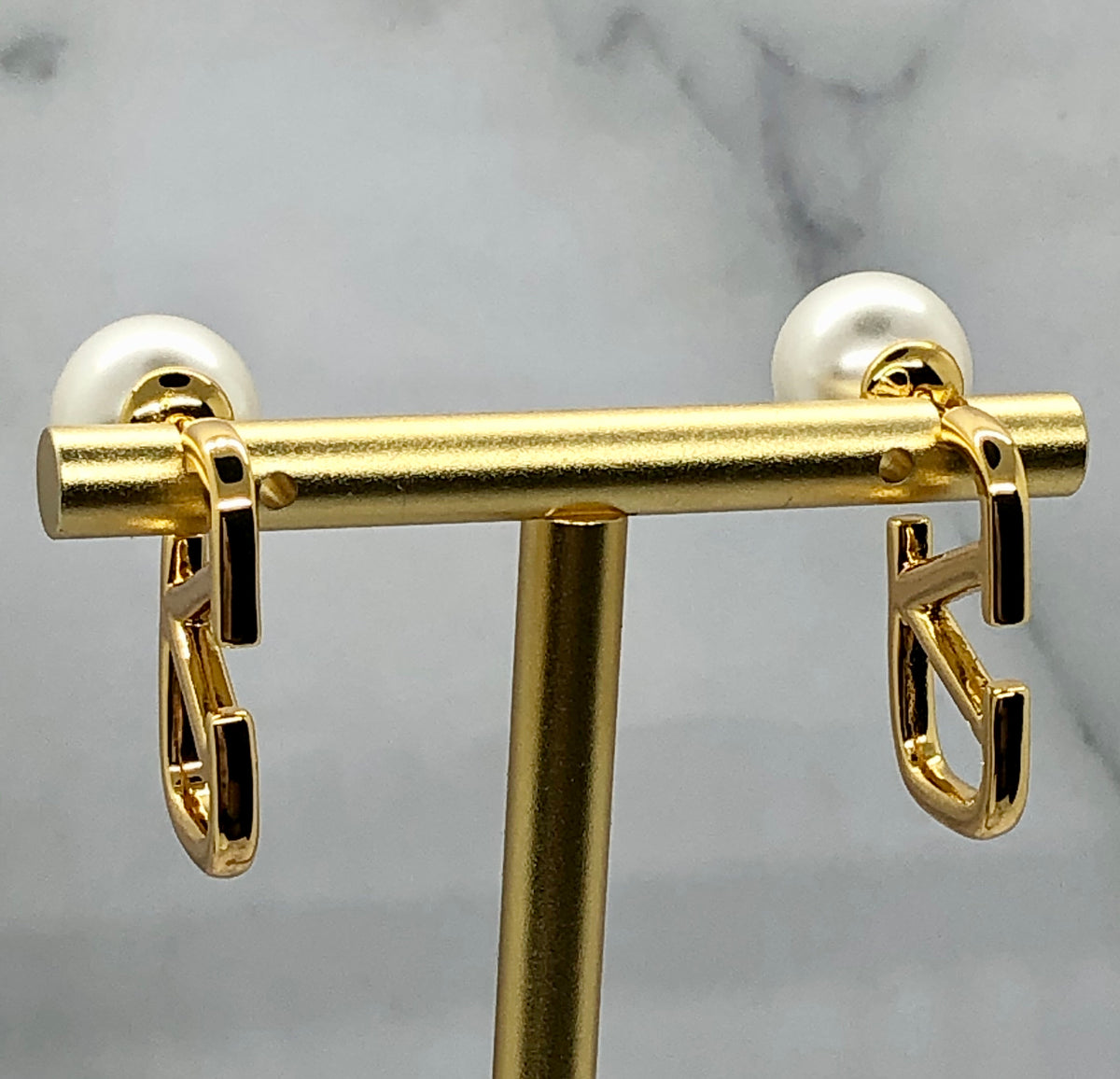 VALENTINO V Pearl Earrings - Pre owned