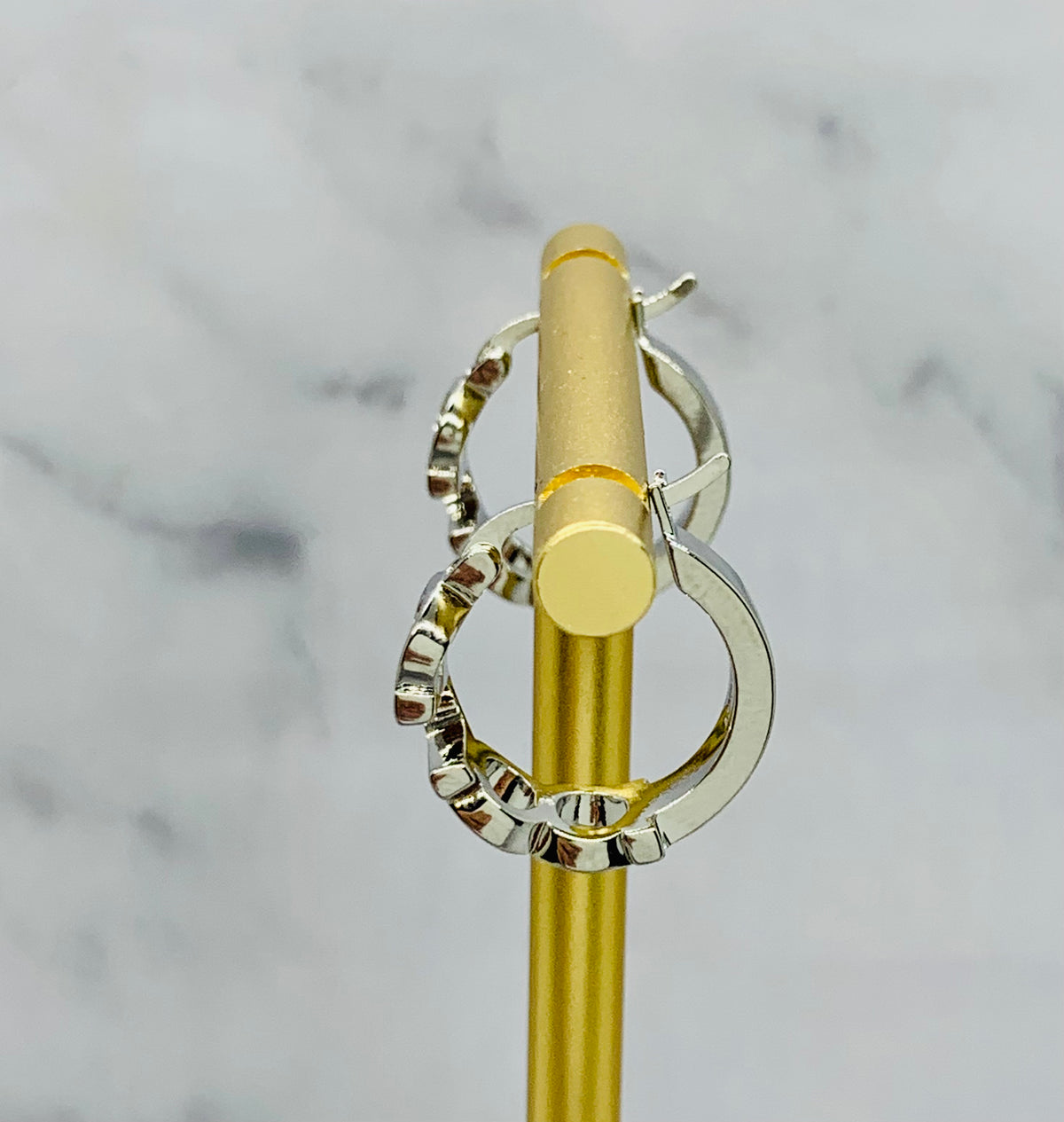 GUCCI Silver Tone Hoop Earrings - Pre owned