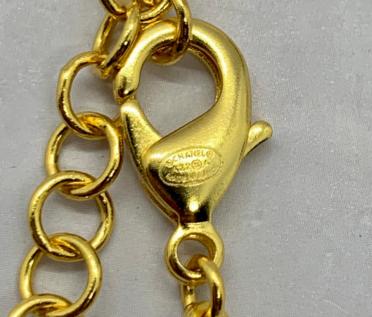 CHANEL CC Pink Rhinestone Necklace - Pre owned