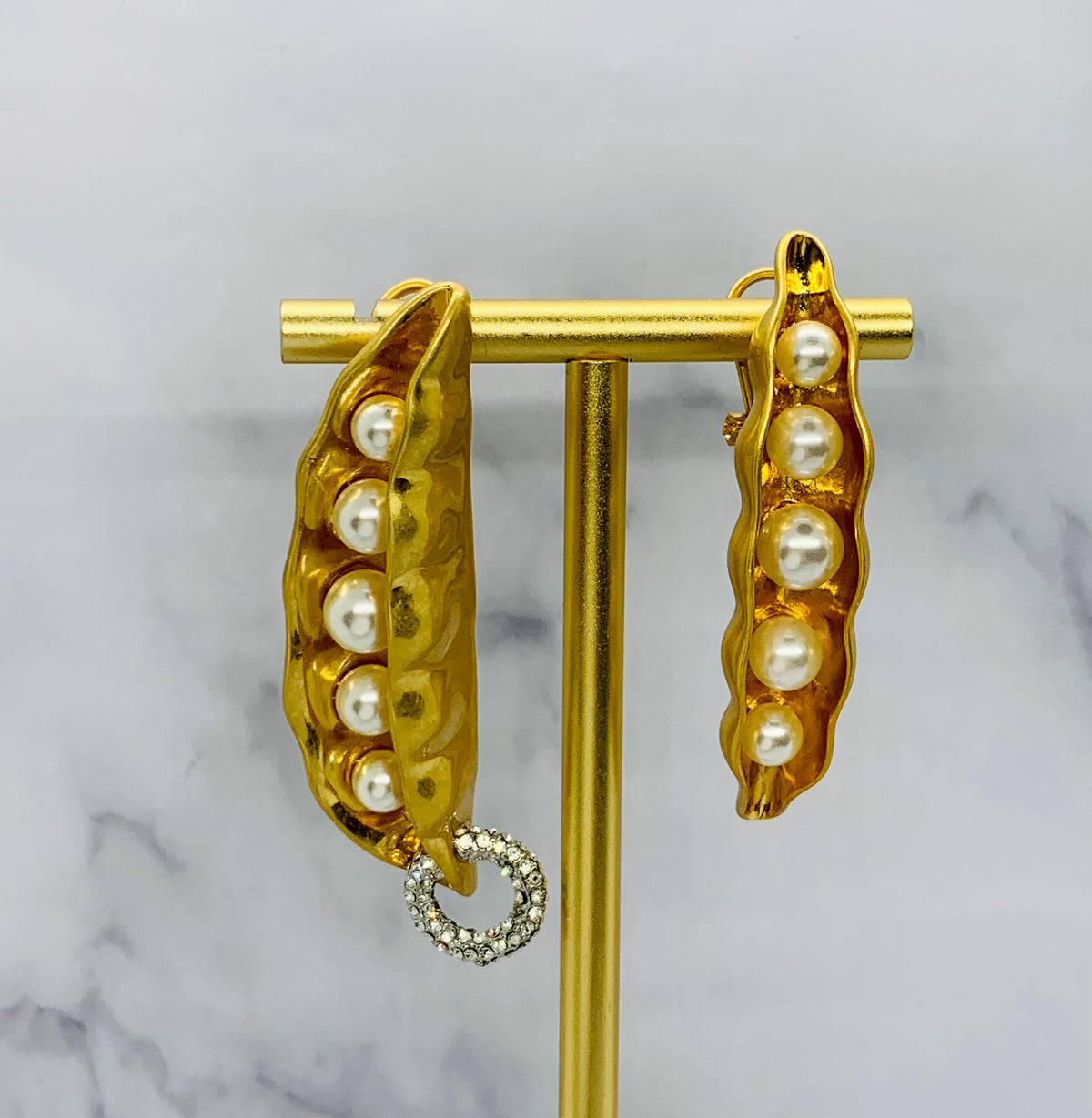 SCHIAPARELLI Statement Pearl Pea Pod Earrings - Pre owned