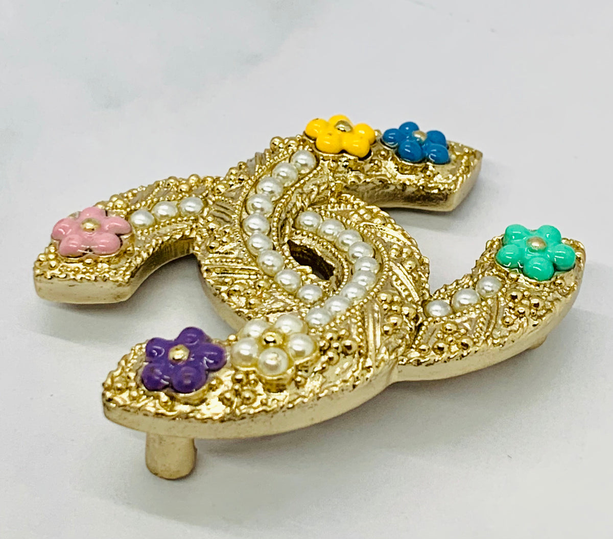 CHANEL CC 2021 Flower Pearl Trim Brooch Pin - Pre owned