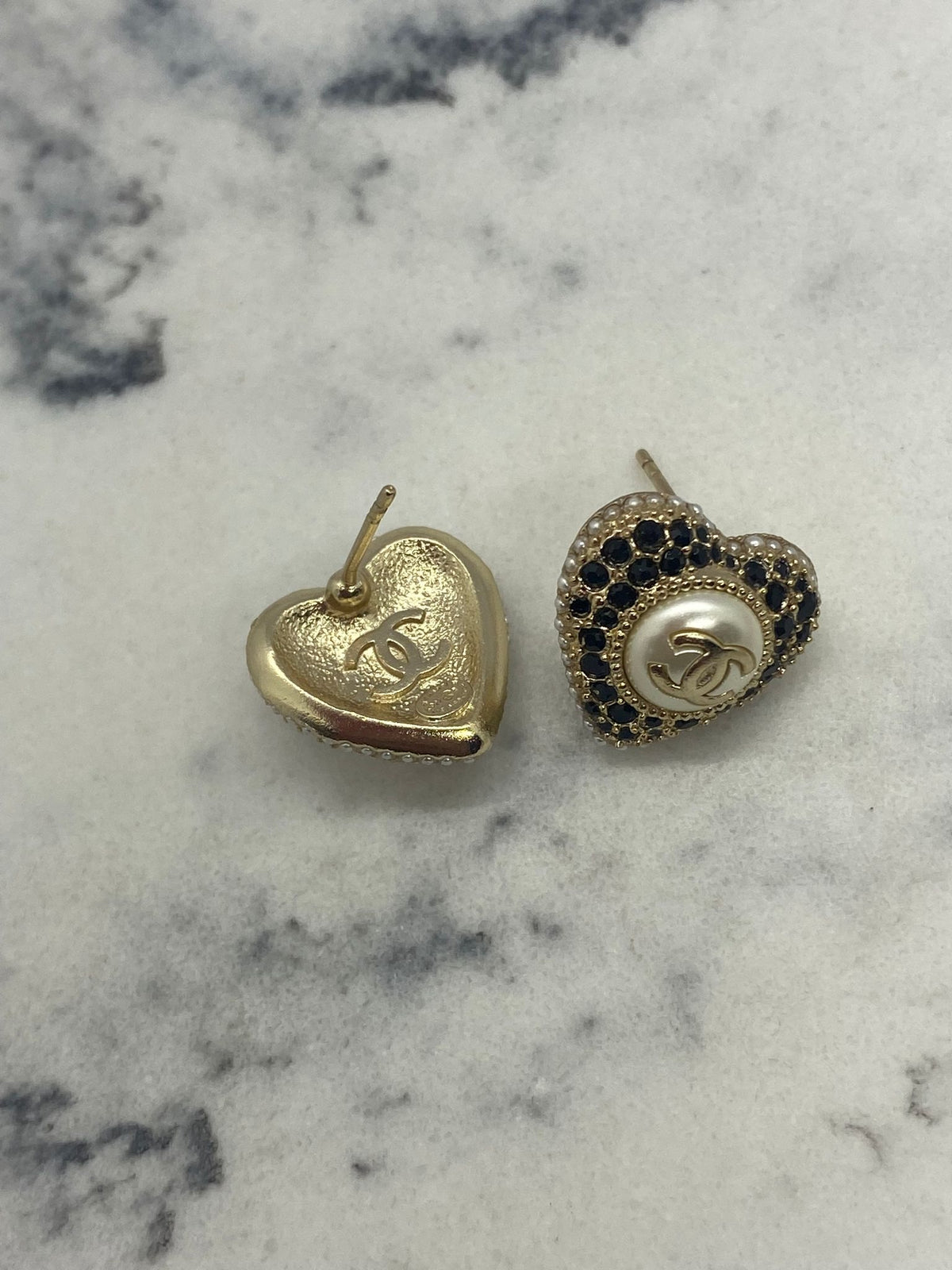 CHANEL CC Heart Rhinestone Earrings - Pre owned