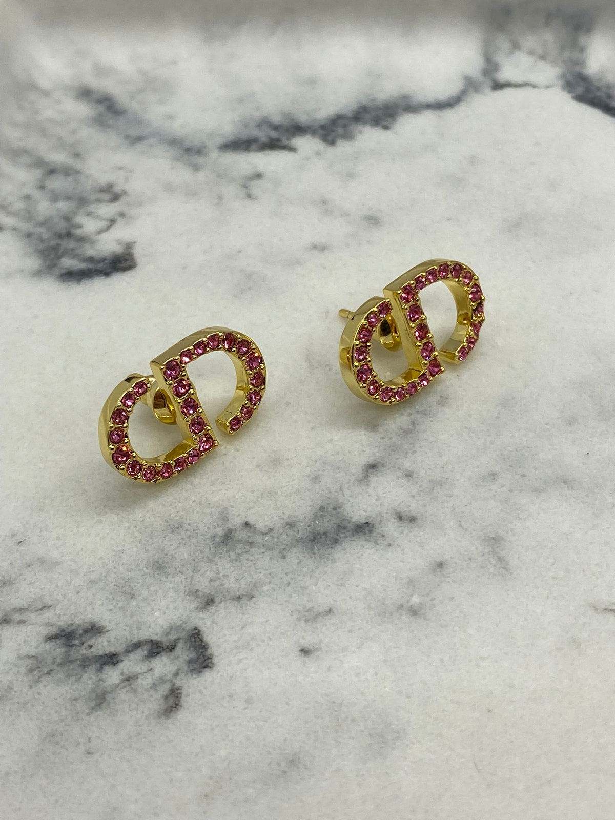 CHRISTIAN DIOR CD Gold Tone Pink Small Earrings - Pre owned