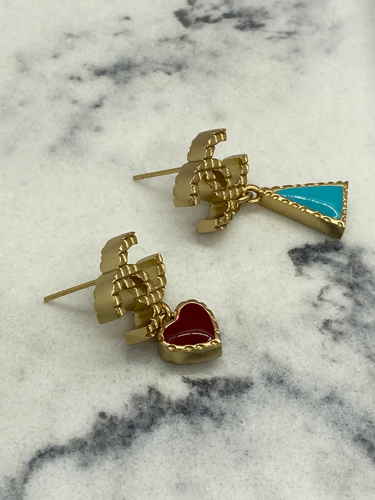CHANEL CC 2017 Asymmetric Pendant Earrings - Pre owned