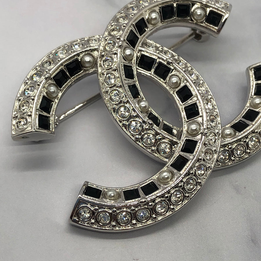 CHANEL CC Silver Tone Rhinestone Brooch Pin - Pre owned