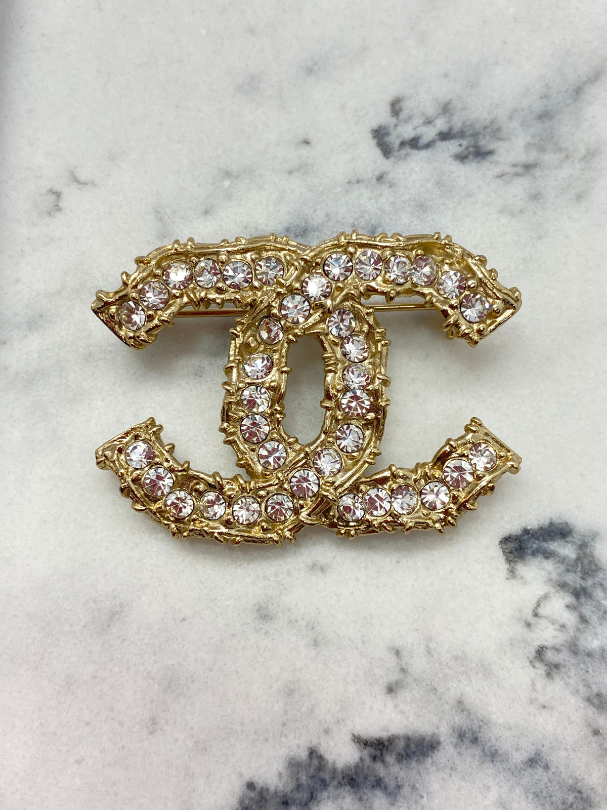 CHANEL CC Gold Tone Rhinestone Brooch Pin - Pre owned