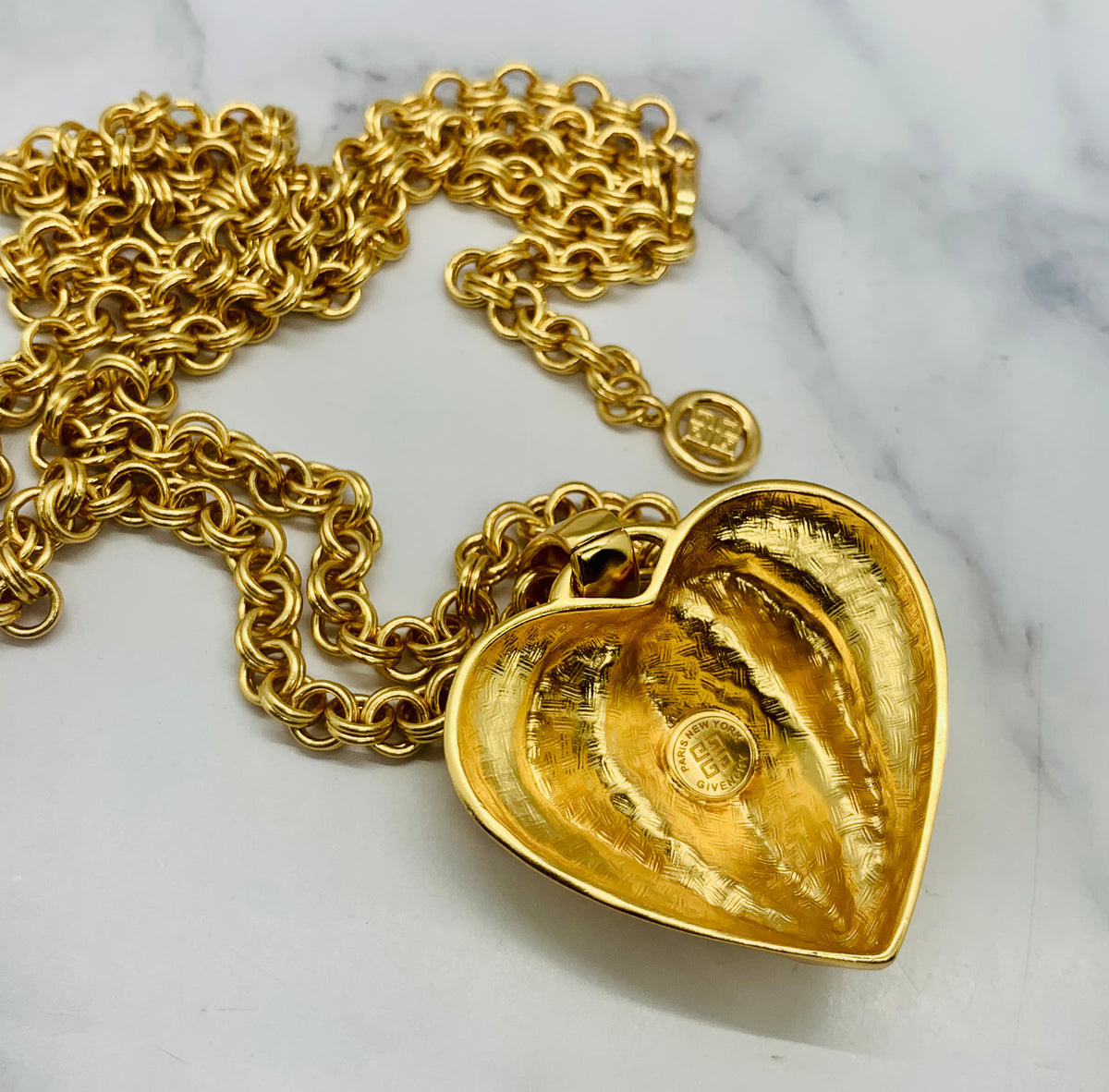 GIVENCHY Vintage Heart Pendant Necklace - Pre owned
