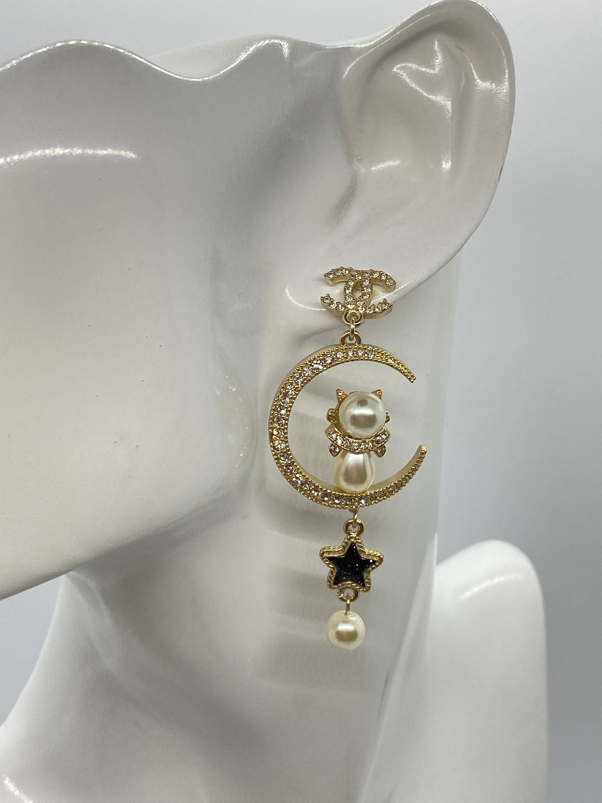 CHANEL CC Moon Pendant Earrings - Pre owned