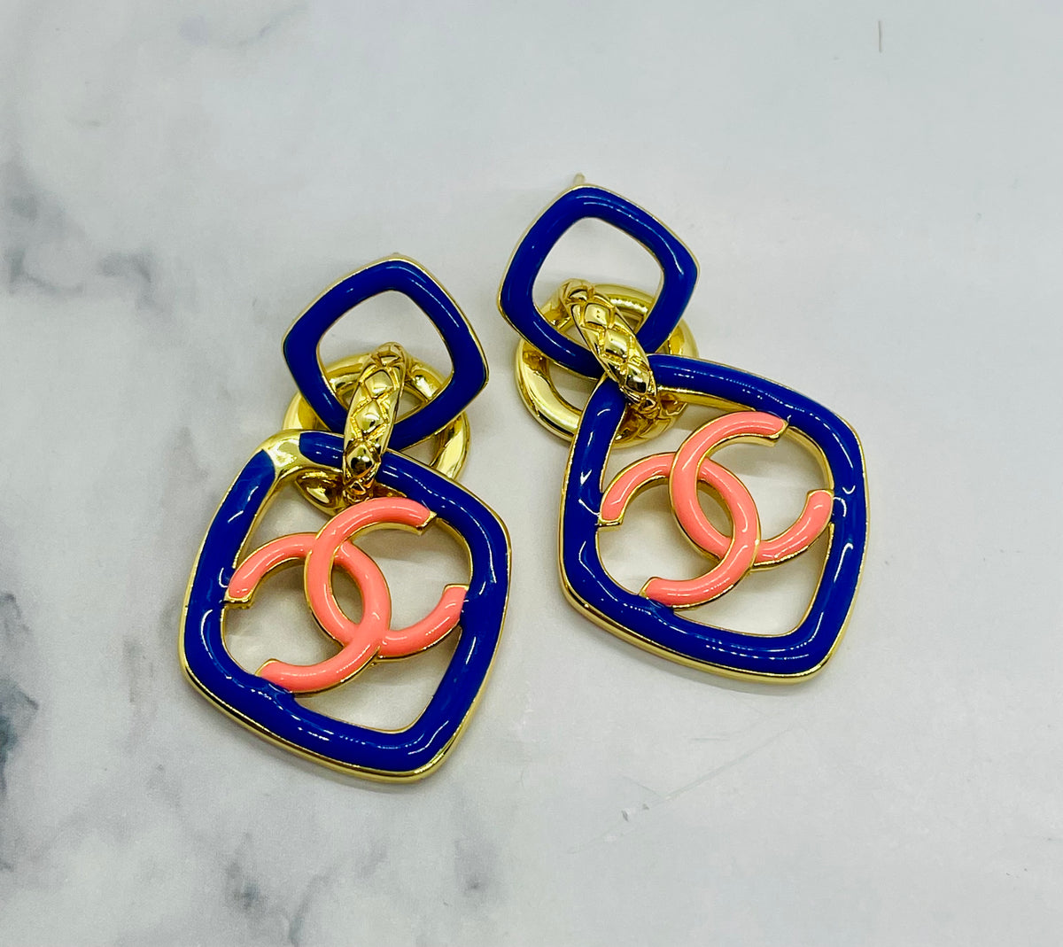 CHANEL CC 2022 Enamel Pendant Earrings - USED