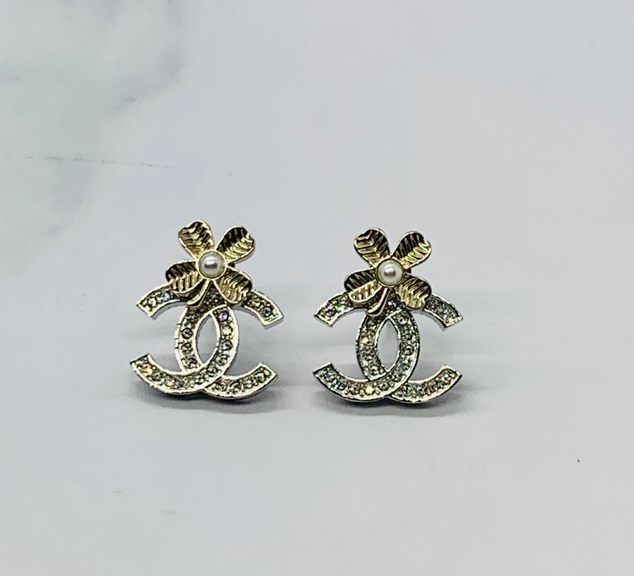 CHANEL CC Clover Rhinestone Earrings - Pre owned