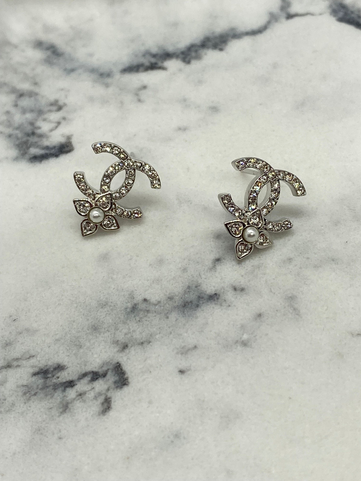 CHANEL CC Silver Tone Rhinestone Small Earrings - Pre owned