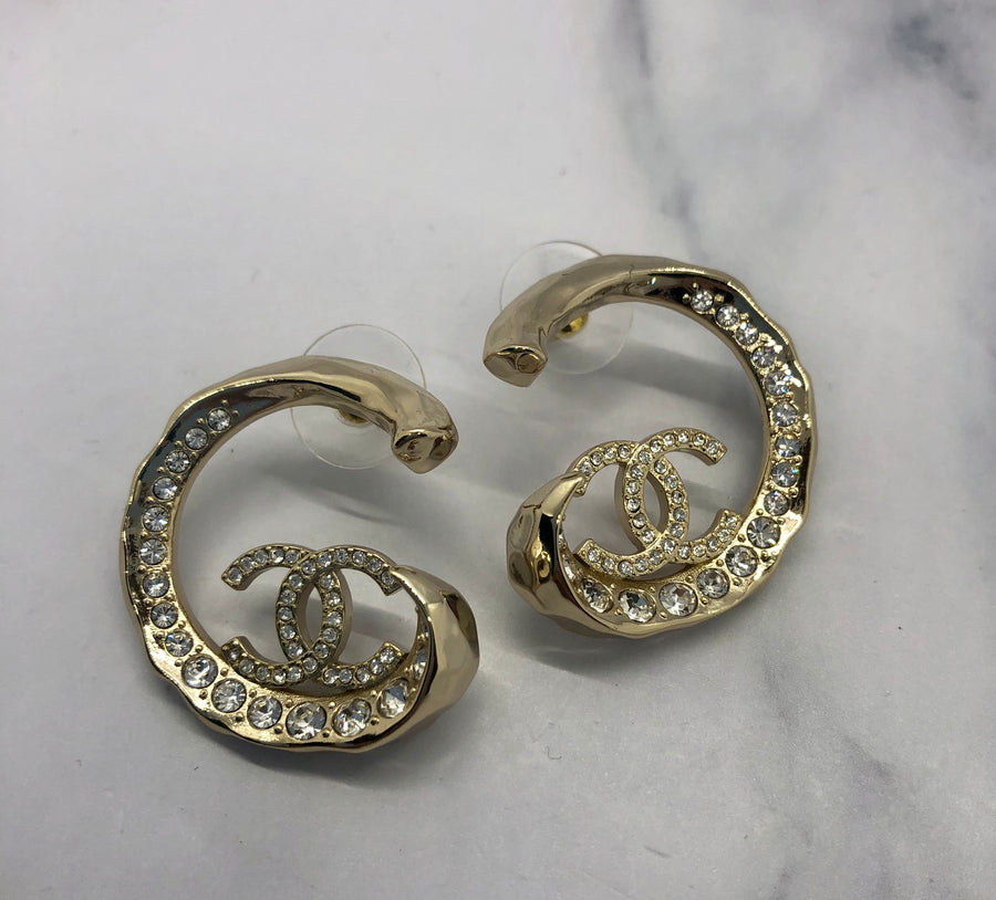 CHANEL CC Rhinestone Circle Earrings - Pre owned