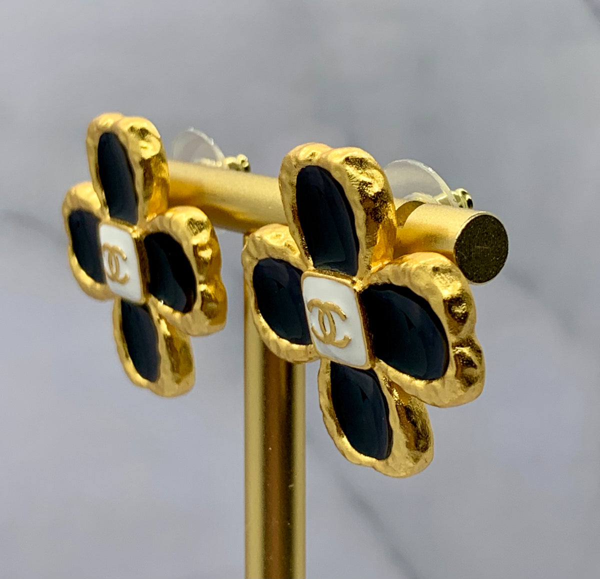 CHANEL CC Gold Flower Earrings - Pre owned