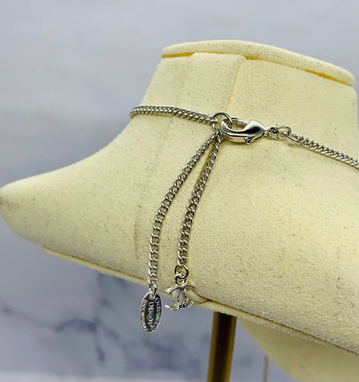 CHANEL CC Peace Sign Necklace - Pre owned