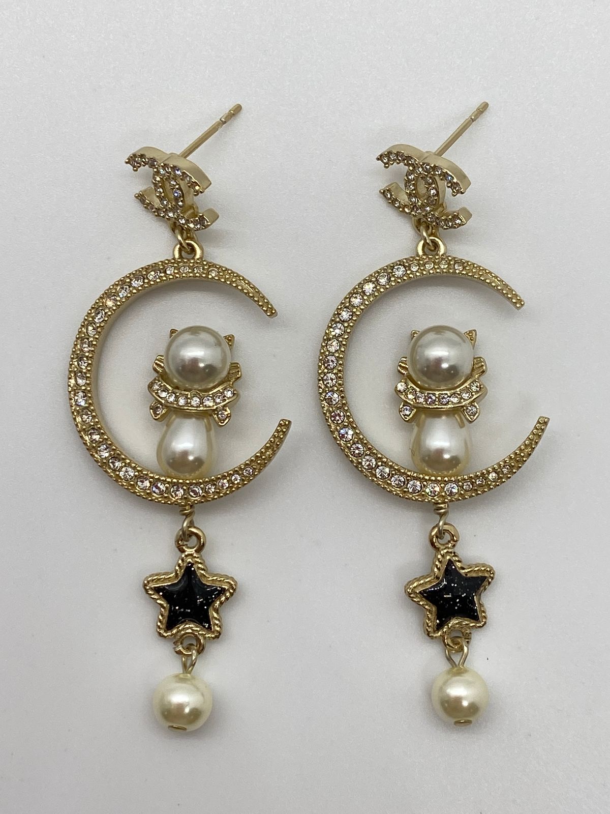 CHANEL CC Moon Pendant Earrings - Pre owned