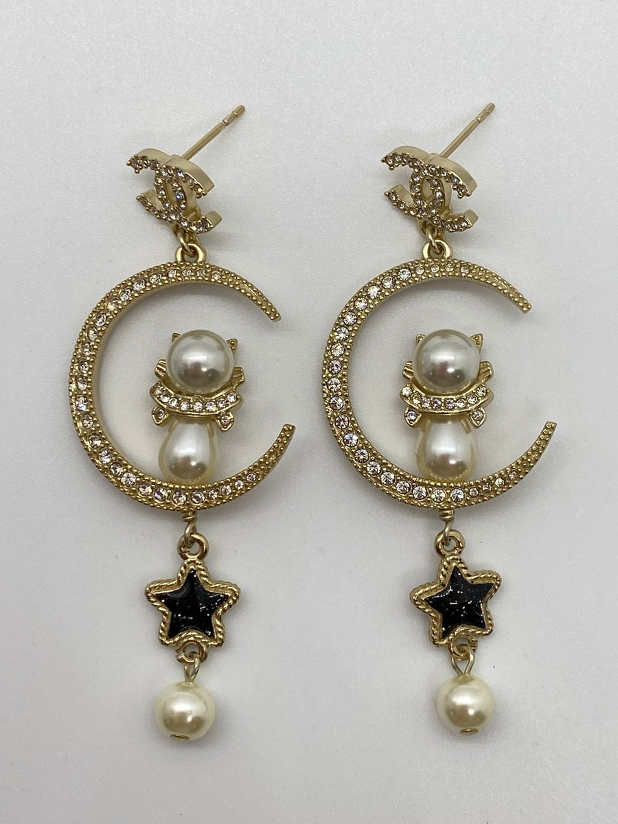 CHANEL CC Moon Pendant Earrings - Pre owned