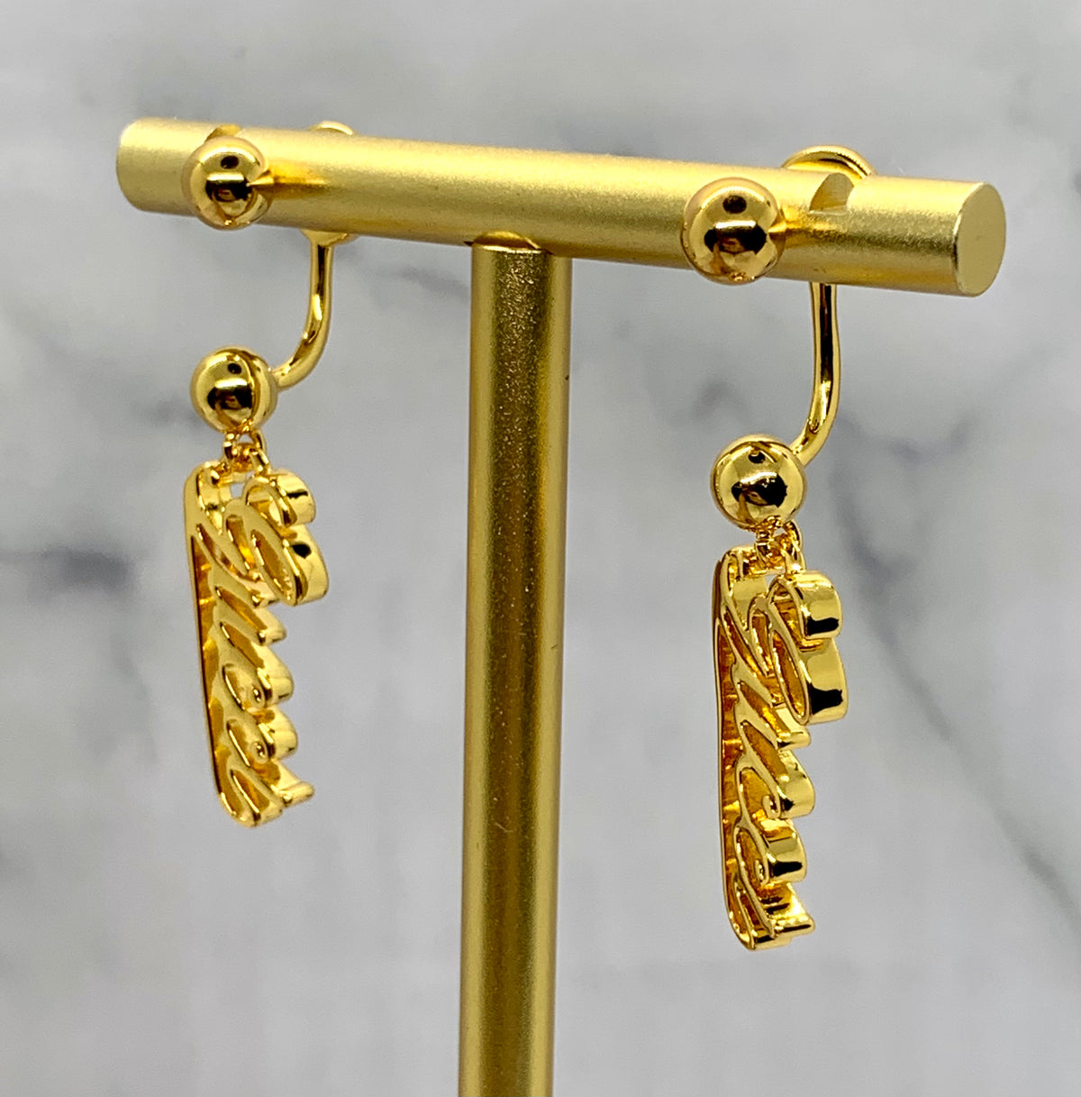 GUCCI Signature Gold Tone Pendant Earrings - Pre owned