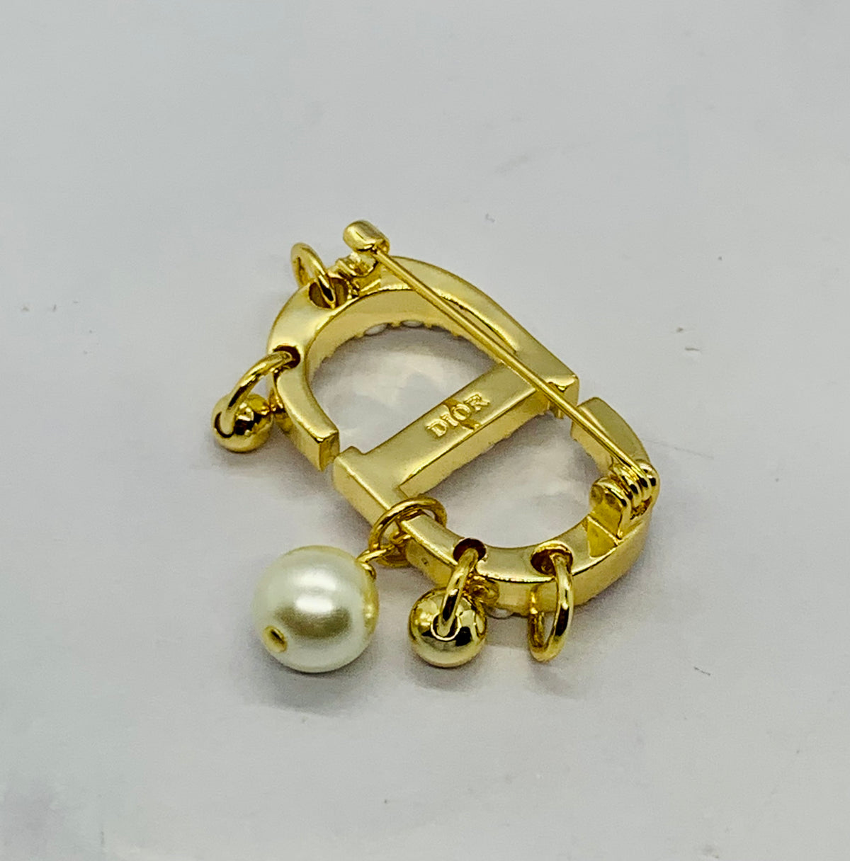 CHRISTIAN DIOR CD Pearl Trim Brooch Pin - Pre owned