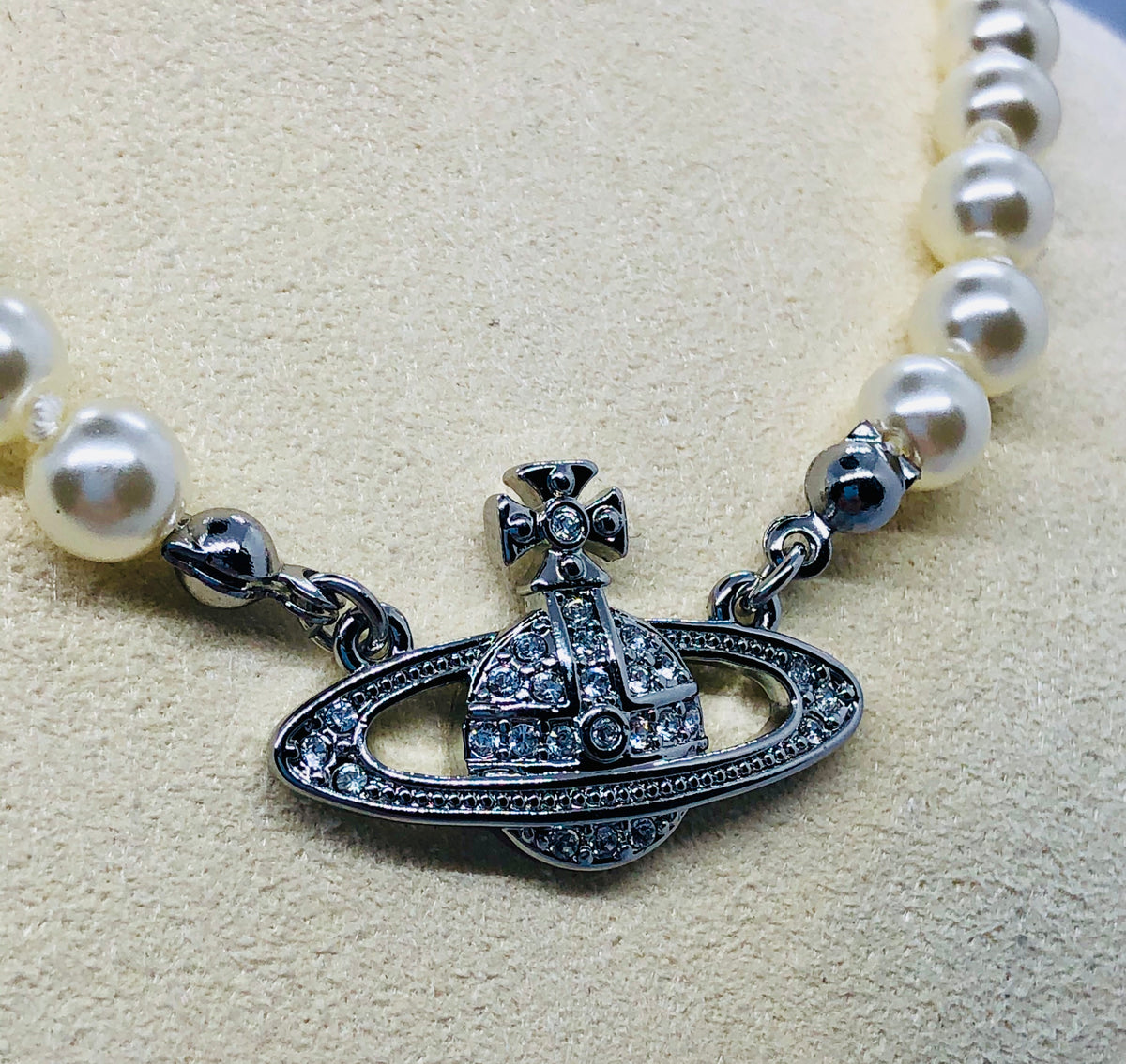VIVIENNE WESTWOOD Pearl Orb Necklace - Pre owned