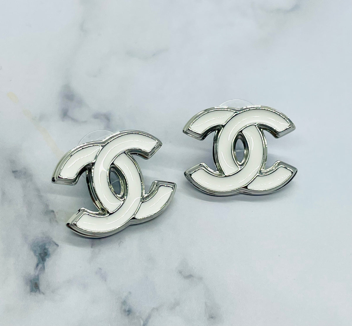 CHANEL CC Silver & White Stud Earrings - Pre owned