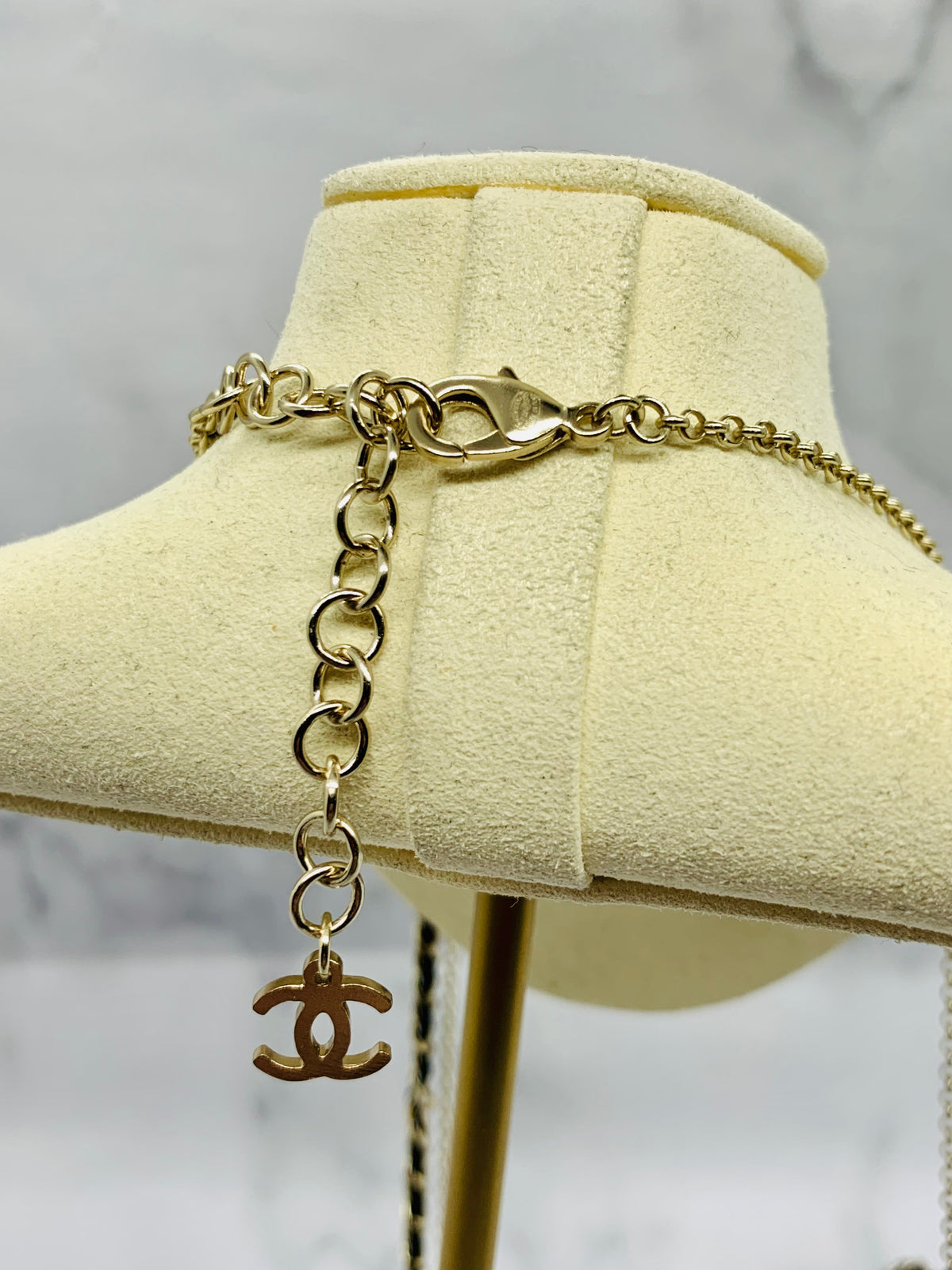 CHANEL CC Pink Stone Strand Necklace - Pre owned