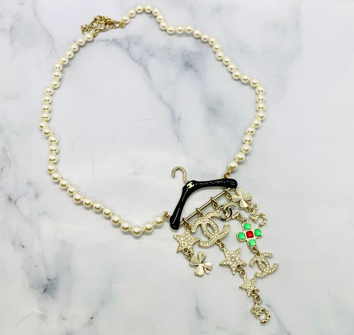 CHANEL CC Rare Hanger Pearl Necklace - Pre owned