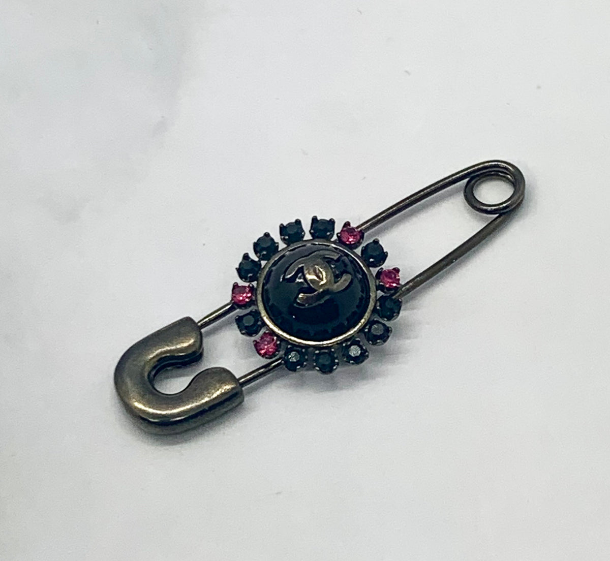 CHANEL CC Pewter Rhinestone Safety Pin Brooch - Pre owned